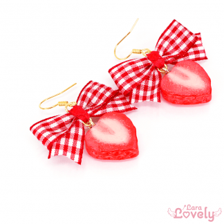 ハートのいちごピアス(赤)