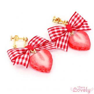 ハートのいちごイヤリング(赤)
