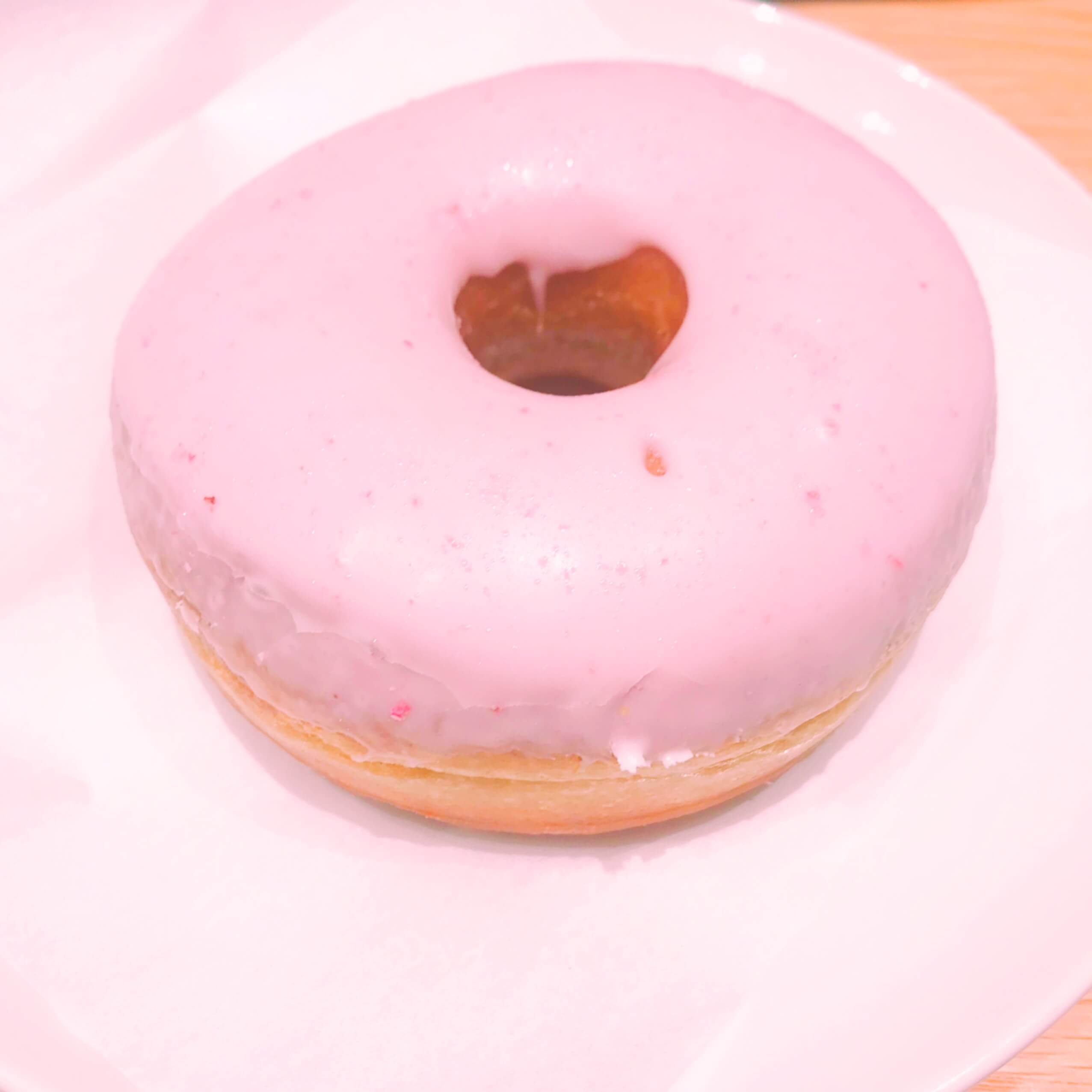 スタバのゆめかわ桜ドーナツ！