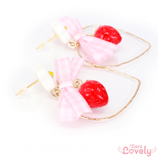 ハートゆらゆらいちごピアス(ピンク)
